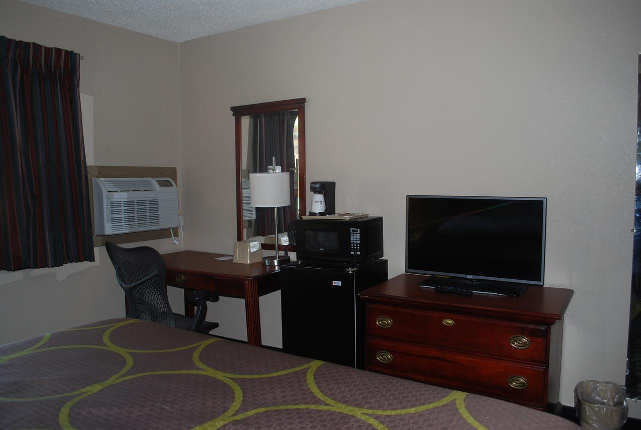 Super 8 By Wyndham Warner Robins Motel Buitenkant foto