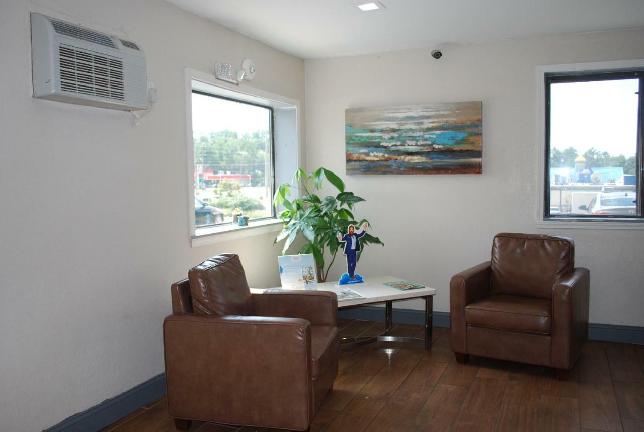 Super 8 By Wyndham Warner Robins Motel Buitenkant foto